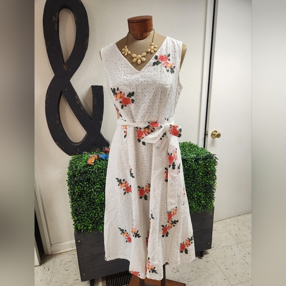 Calvin Klein floral embroidered eyelet Midi dress White Size 10 Bonus Necklace - Picture 2 of 13